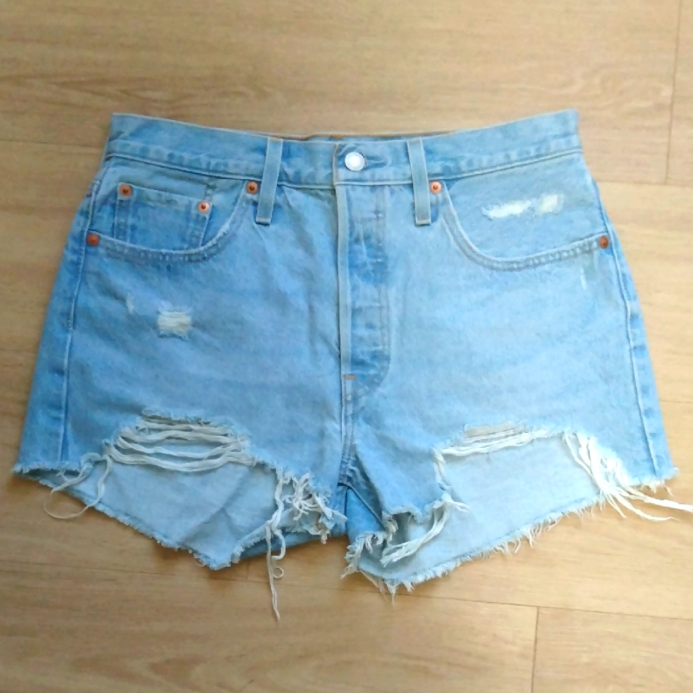 LEVIS- 501 High Rise Distressed Cut Off Shorts Size 29